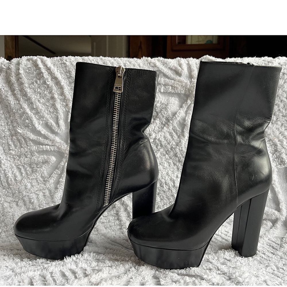 GUCCI Black Leather Platform high heel Ankle Boots Side zipper, size 39, US 7